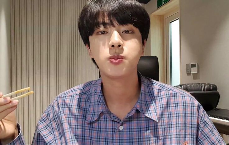 BTS সদস্য  JIN
